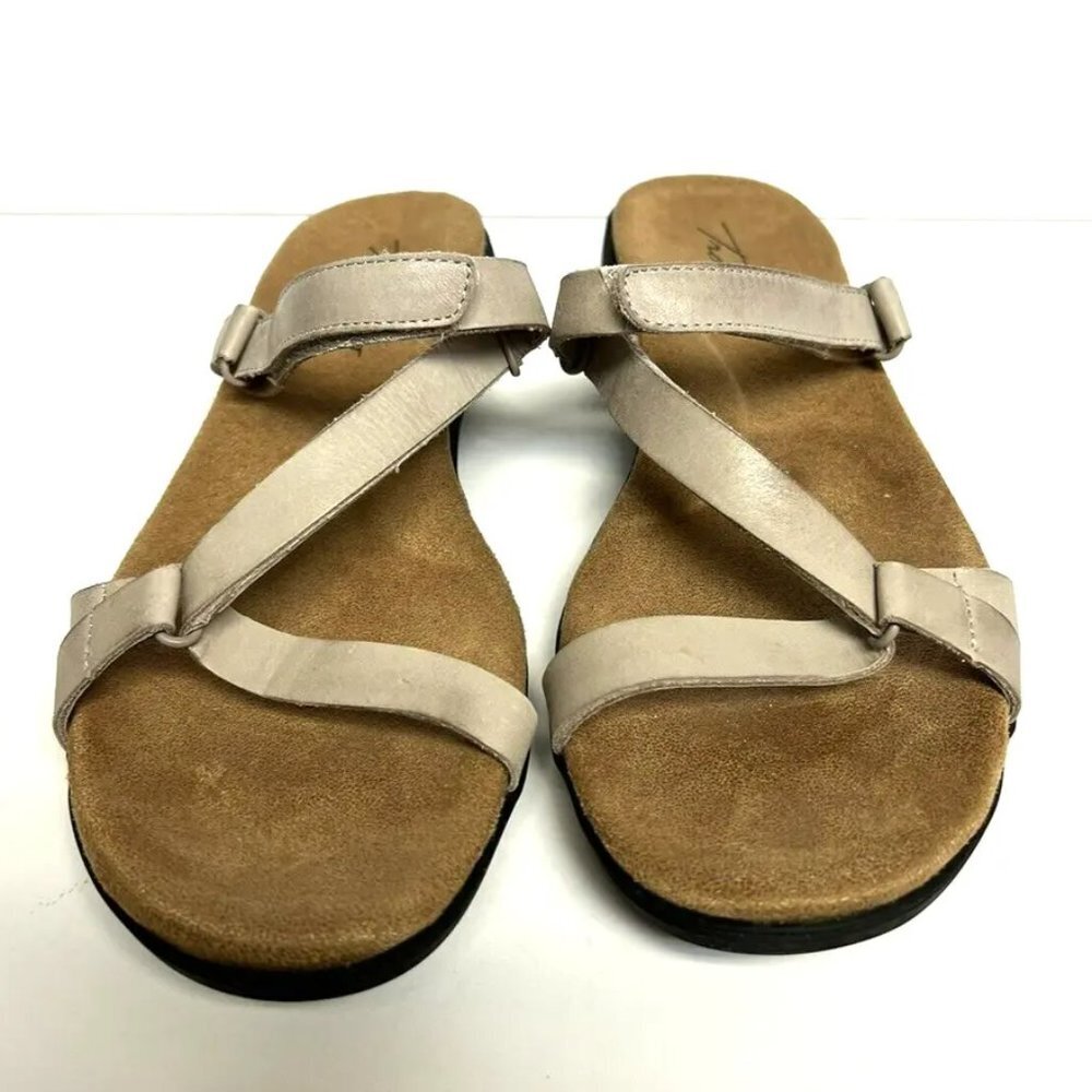 Trotters Raja Womens Sandal Grey size 7.5 M